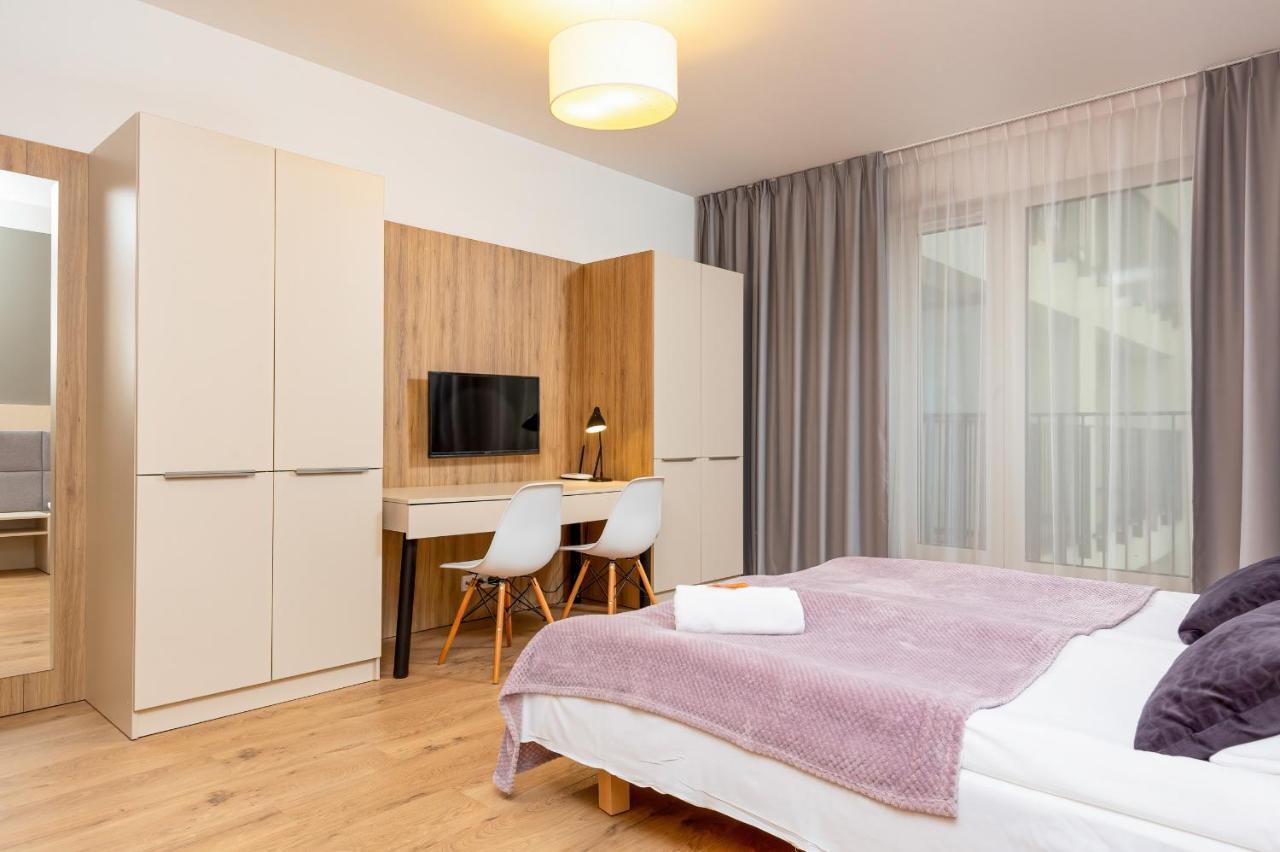 Wolska Residence Apartments With Parking By Noclegi Renters Varsovie Extérieur photo