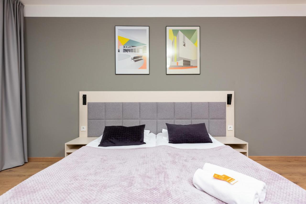 Wolska Residence Apartments With Parking By Noclegi Renters Varsovie Extérieur photo