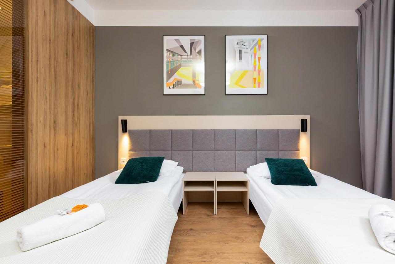 Wolska Residence Apartments With Parking By Noclegi Renters Varsovie Extérieur photo