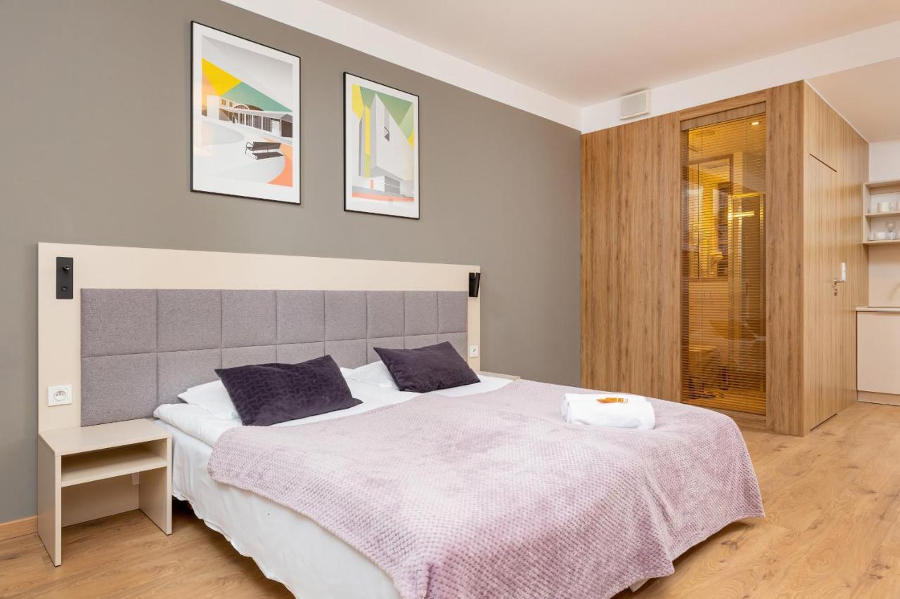 Wolska Residence Apartments With Parking By Noclegi Renters Varsovie Extérieur photo