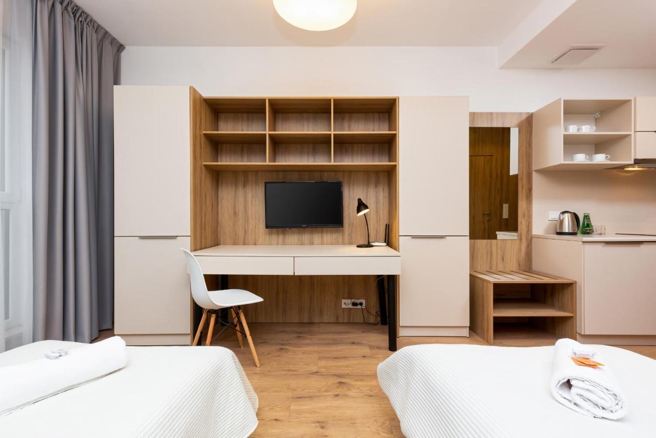 Wolska Residence Apartments With Parking By Noclegi Renters Varsovie Extérieur photo