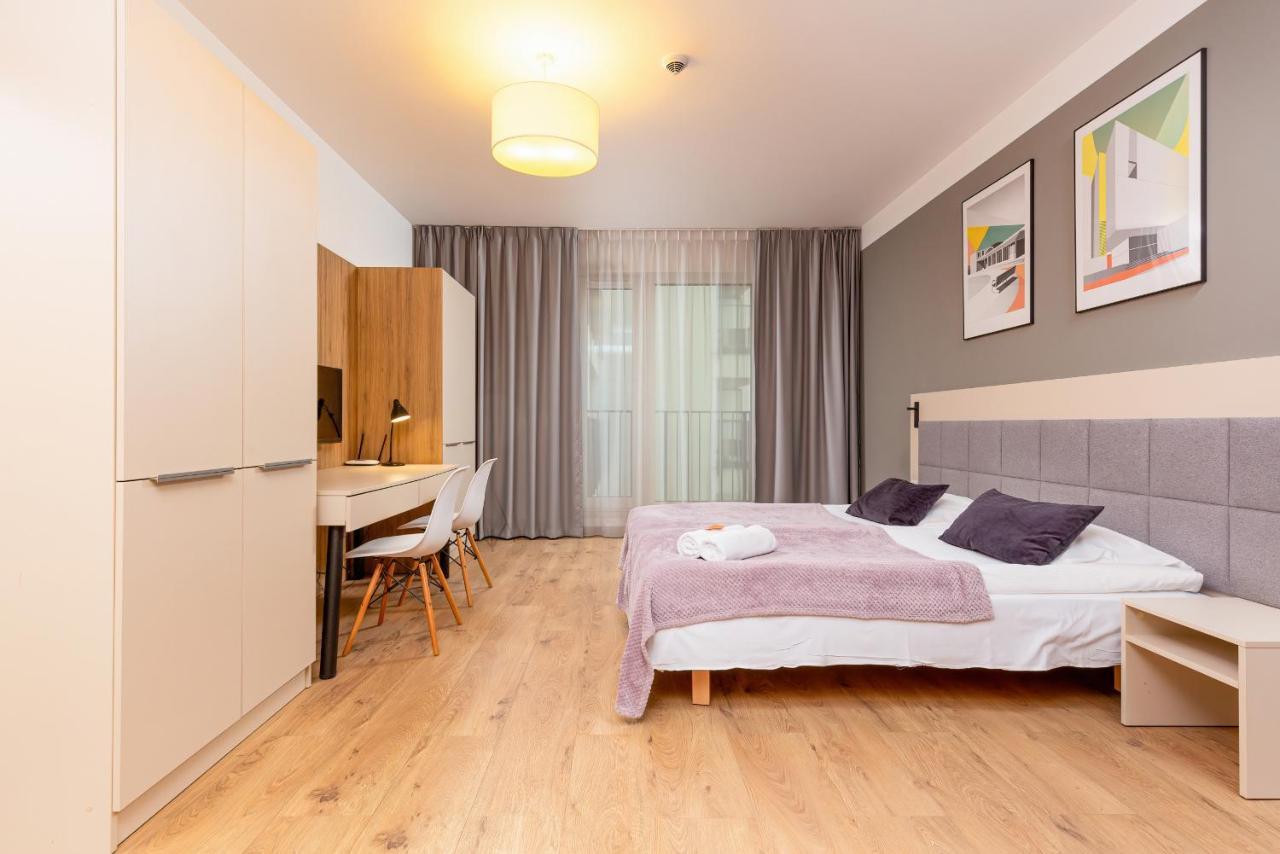 Wolska Residence Apartments With Parking By Noclegi Renters Varsovie Extérieur photo