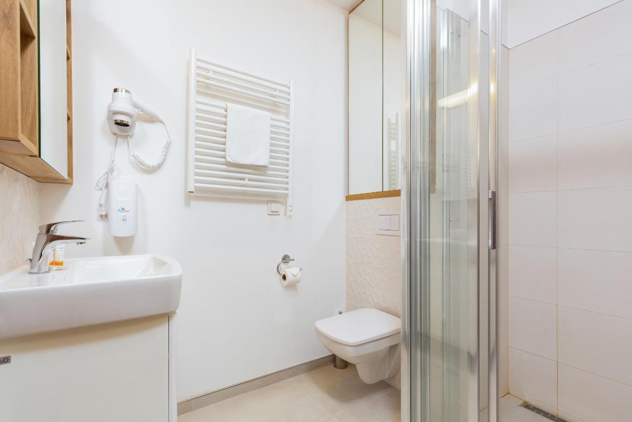 Wolska Residence Apartments With Parking By Noclegi Renters Varsovie Extérieur photo