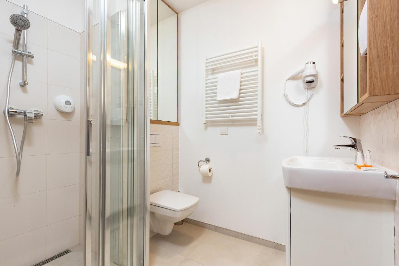 Wolska Residence Apartments With Parking By Noclegi Renters Varsovie Extérieur photo
