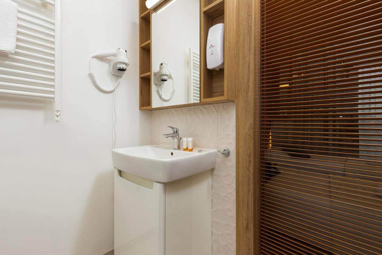 Wolska Residence Apartments With Parking By Noclegi Renters Varsovie Extérieur photo